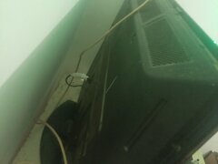 Televizorul LG este folosit, dar functioneaza foarte bine prin HDMI